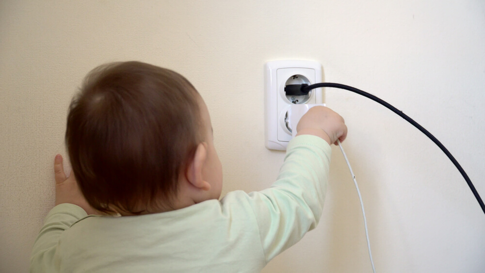 Des cache-prises pour protéger vos enfants des accidents électriques